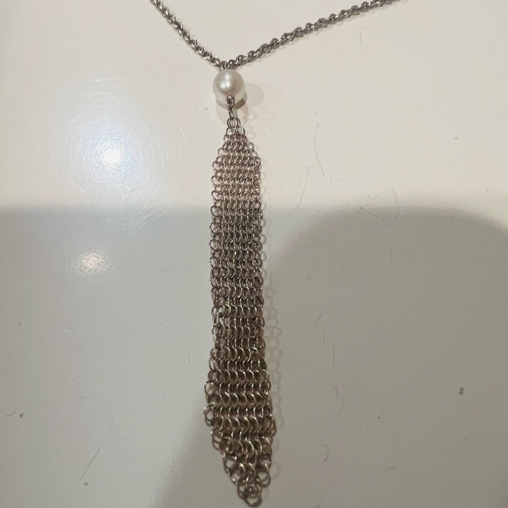 Tiffany &Co Elegant Silver Chain Necklace with Pearl Accent